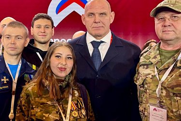 Патриоты общаются с Героями